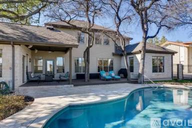 Main picture of 132 Lakeway Dr