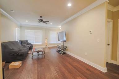 Main picture of 101 West Ln