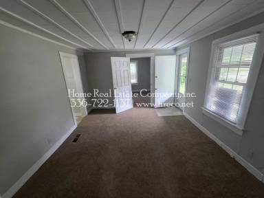 Main picture of 2601 Machine St