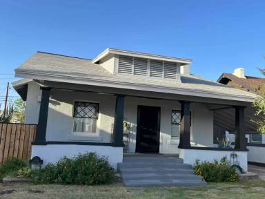 Main picture of 1526 W Monroe St