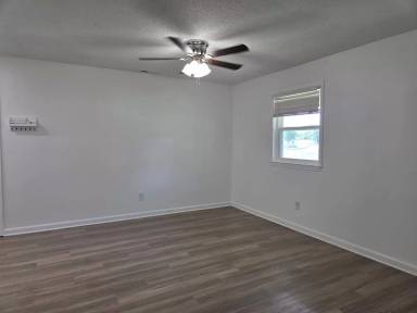 Main picture of 217 Foxwood Dr