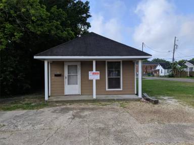 Main picture of 2606 Weller Ave