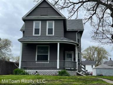 Main picture of 704 W 17th St