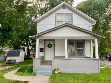 Main picture of 209 S Willow Ave