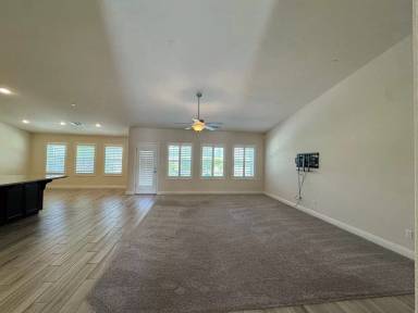 Main picture of 391 Maclure Ave W