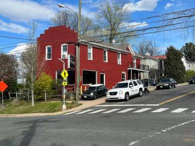 Main picture of 703 Hinton Ave