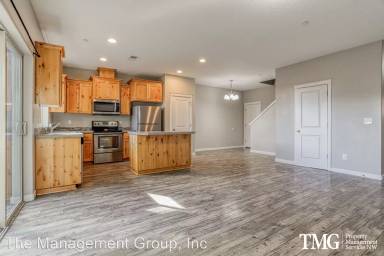 Main picture of 144 N 44th Pl