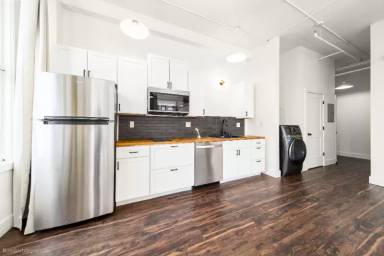 Main picture of 7 S Howard St