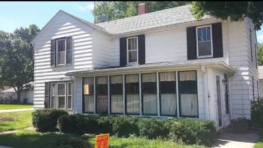 Main picture of 220 S Hugh St