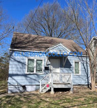 Main picture of 124 S Forest Ave