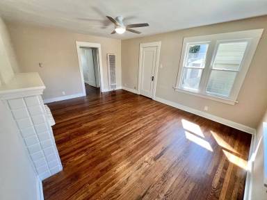 Main picture of 2212 E 6th St
