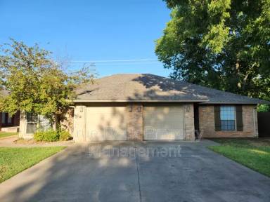 Main picture of 1402 S Mississippi Ave