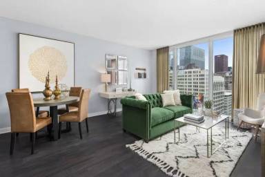 Main picture of 40 W Randolph St