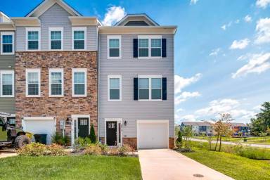 Main picture of 2015 Thornbrook Way