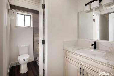 Main picture of 945 Harold Dr