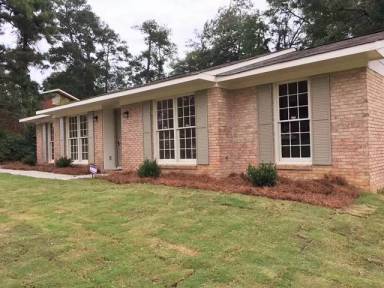 Main picture of 522 N Oakley Dr