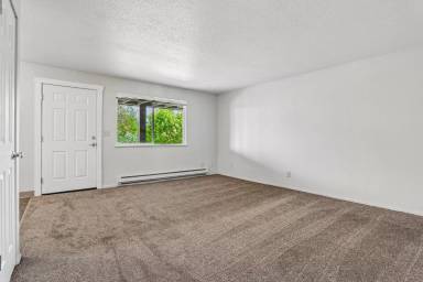 Main picture of 219 Semanski St