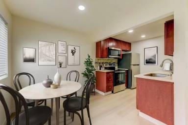 Main picture of 1605B Maple Ln