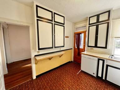 Main picture of 615 Remington St