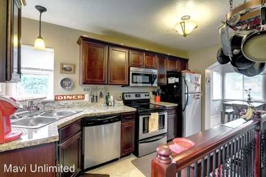 Main picture of 2350 S Irving St