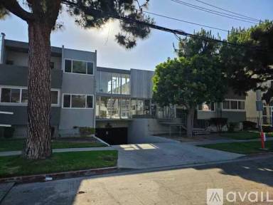 Main picture of 315 N Hillcrest Blvd