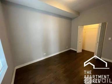 Main picture of 2750 W Cermak Rd