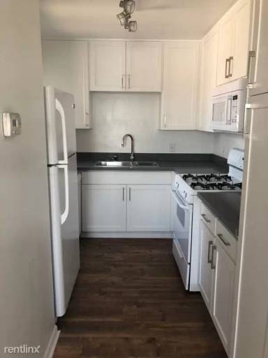 Main picture of 8319 S Broadway