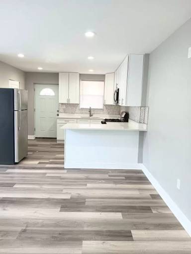 Main picture of 821 State St