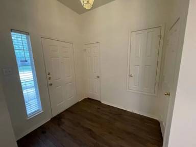 Main picture of 1960 Stonehill Dr