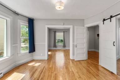 Main picture of 1123 5th St NE