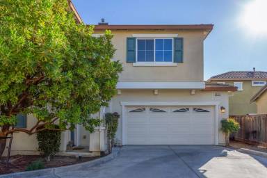 Main picture of 584 Del Mar Cir
