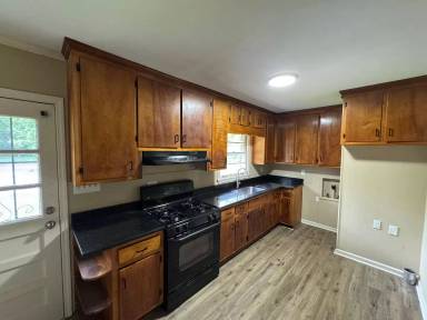 Main picture of 1260 Cherokee Ave