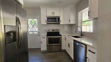 Main picture of 125 E Miller St