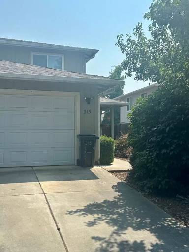 Main picture of 315 NE Cooper Dr