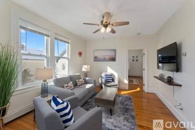 Main picture of 15 Narragansett Ave