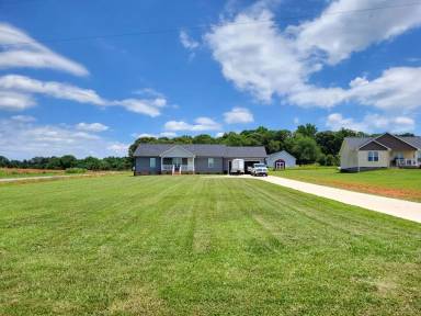 Main picture of 1330 Daniels Rd