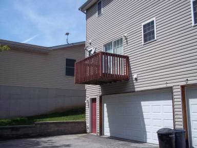 Main picture of 696 James St