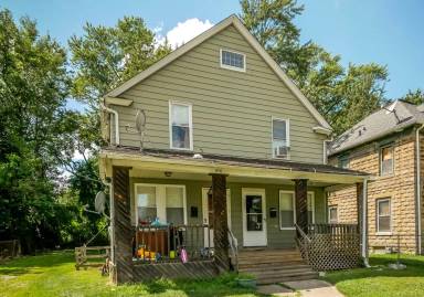 Main picture of 690 Carpenter St