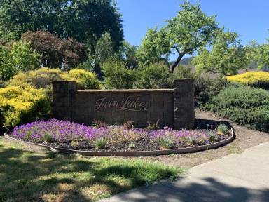 Main picture of 319 Twin Lakes Dr