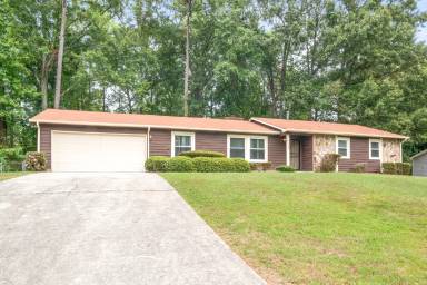Main picture of 2795 Fox Hall Ln N