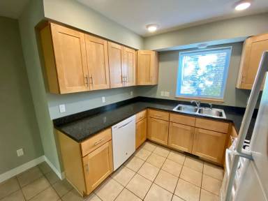 Main picture of 818 Grand Ave NE