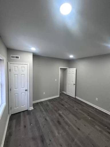 Main picture of 1311 N Washington St