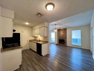 Main picture of 2103 Courtney St