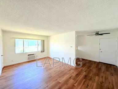 Main picture of 233 N Hollywood Way