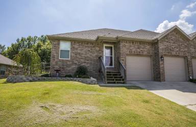 Main picture of 125 S Ray Ave