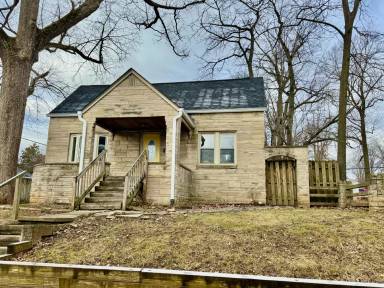 Main picture of 1105 N Woodburn Ave
