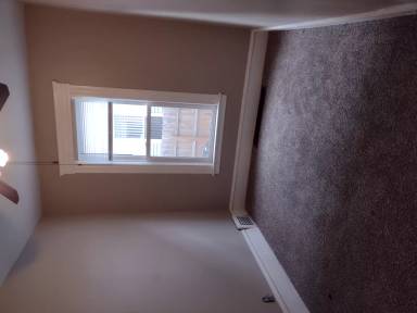 Main picture of 2227 E 85th St