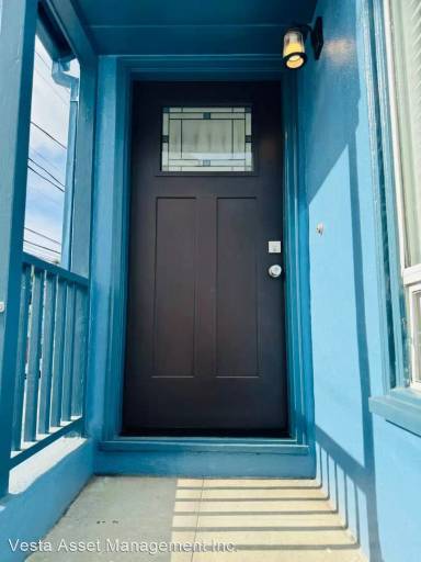 Main picture of 351 Trumbull St