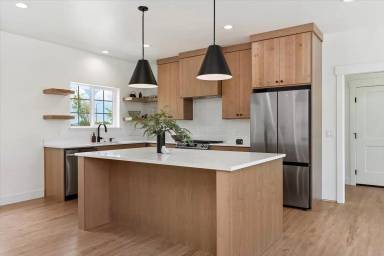 Main picture of 512 Russet Rd