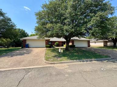 Main picture of 966 Parkview Cir